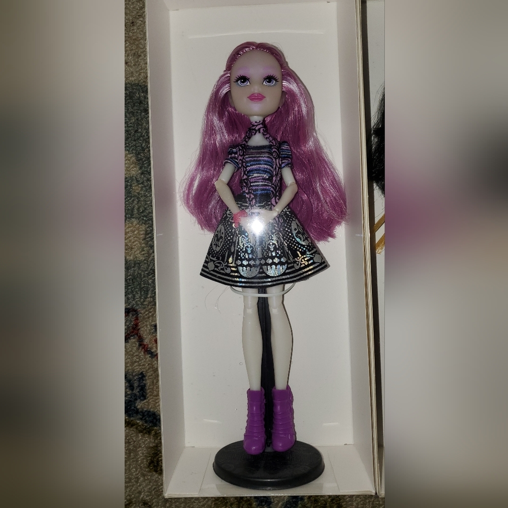 MONSTER HIGH DOLL